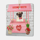 Pug Dog Valentine's Day Kissing Booth セラミックオーナメント (左)