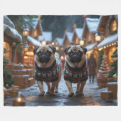 Pug Dogs Christmas Snow Holiday フリースブランケット (正面(横))