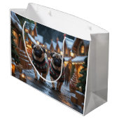 Pug Dogs Christmas Snow Holiday ラージペーパーバッグ (裏面アングル)