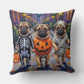 Pug Dogs Trick-or-Treating in Halloween Costumes クッション (裏面)