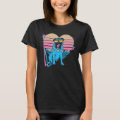 Pug LGBTQ Retro Pride Love Is Love Tシャツ (正面)