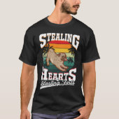 Pug Stealing hearts & blasting farts Valentine's D Tシャツ (正面)