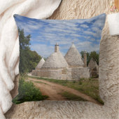 PugliaまたはApuliaのTrulliの家 クッション (ブランケット)