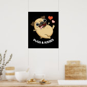 PugsとキスおもしろいPug Doggy Pun Dark BG ポスター (キッチン)