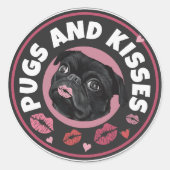 Pugsとキス |ドッグプーン | Pug愛好家 ラウンドシール (正面)
