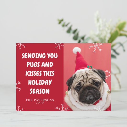 PugsとキスYour Pug Dog Pet写真クリスマス シーズンカード (スタンド正面)