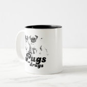 PUGS NOT DRUGS Tシャツ ツートーンマグカップ (正面左)