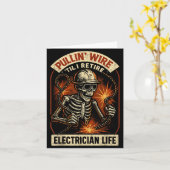 Pullin Wire Til I Retire Funny Electrician Lineman カード (黄色い花)