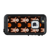 Pumpkins and Skeleton Gingerbread Halloween Design LifeProof iPhoneケース (裏面横)