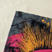 Punk Skull Graffiti Collage in Pink and Yellow ビーチタオル (インサイチュ)