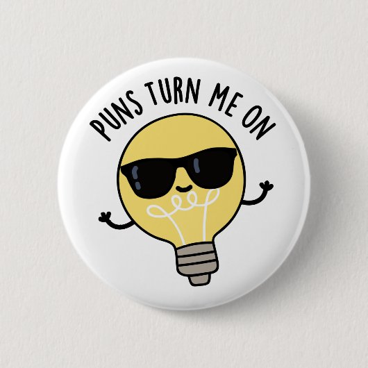 Puns Turn Me On おもしろい Light Bulb Pun 缶バッジ (正面)