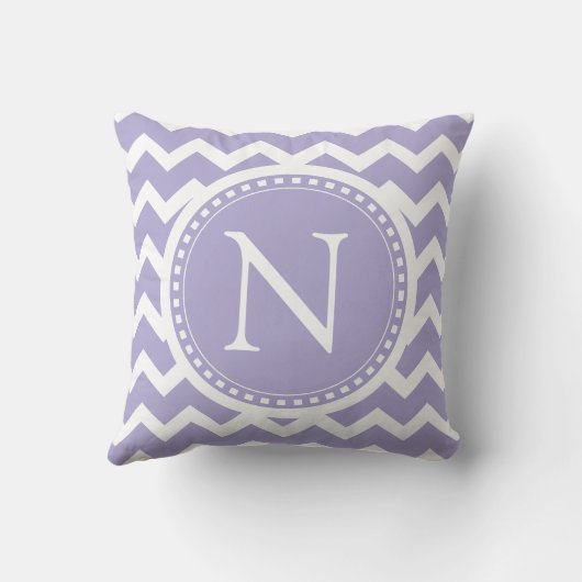 Pupleの薄紫のシェブロンのガーリーなジグザグ形のモノグラム クッション (裏面)