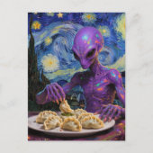 Purple Alien Eating Perogies ポストカード (正面)