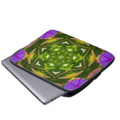 PURPLE AND GREEN ABSTRACT DRAWING. SAMER BRASIL. 4 ラップトップスリーブ (正面下部)