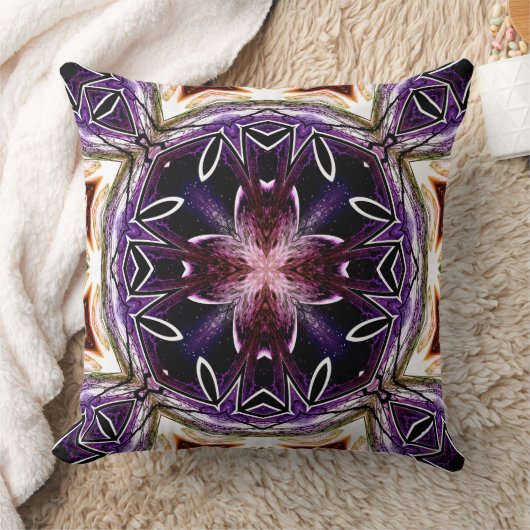 Purple and Magenta Cosmic Kaleidoscope Pattern クッション (ブランケット)