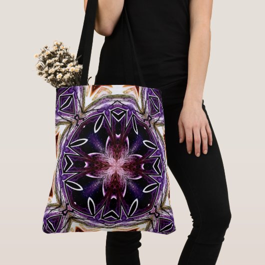 Purple and Magenta Cosmic Kaleidoscope Pattern トートバッグ (クローズアップ)