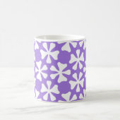 Purple and White Modern Geometric Floral Pattern コーヒーマグカップ (中央)