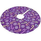 Purple Christmas Candy Cane with Snowflakes ブラッシュドポリエステルツリースカート (アングル)