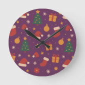 Purple Christmas Pattern Aesthetic – Cute Holiday  ラウンド壁時計 (正面)
