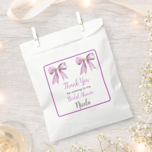 Purple Coquette Bow Bridal Shower フェイバーバッグ (クリップ留めされた状態)