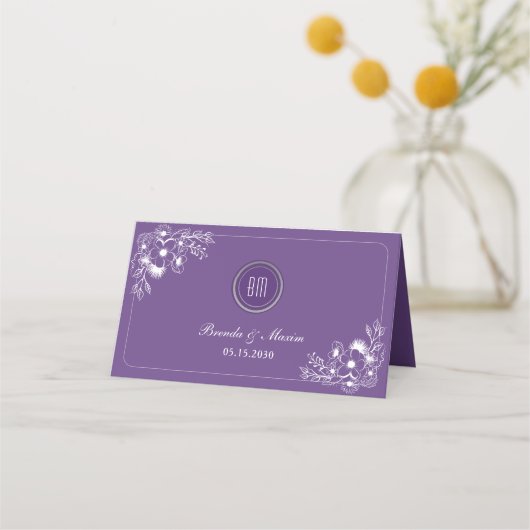Purple Floral Monogram Wedding プレイスカード (正面)