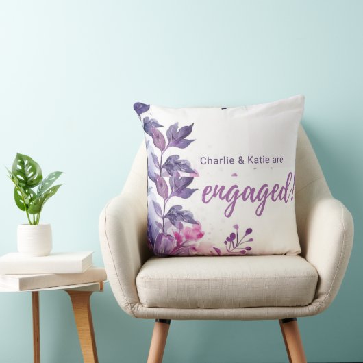 Purple Floral Personalized Engagement Throw Pillow クッション (椅子)