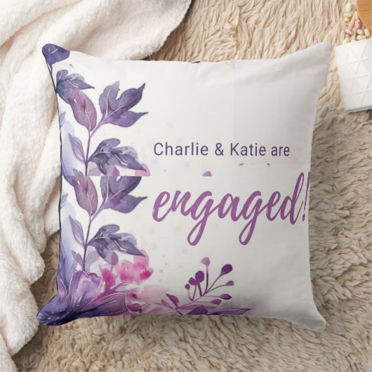 Purple Floral Personalized Engagement Throw Pillow クッション (ブランケット)
