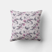 Purple flowers on a throw pillow クッション (裏面)