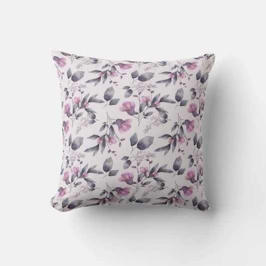 Purple flowers on a throw pillow クッション (正面)
