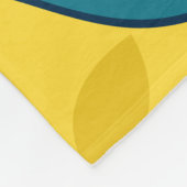 Purple Flowers & Teal Leaves on Yellow Background フリースブランケット (角)