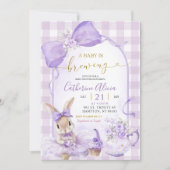 Purple Gingham Coquette Bunny Brew Tea Baby Shower 招待状 (正面)