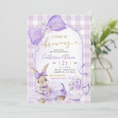 Purple Gingham Coquette Bunny Brew Tea Baby Shower 招待状 (スタンド正面)