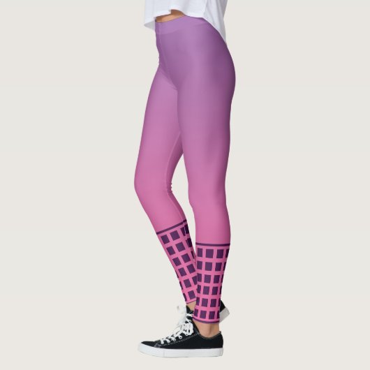 Purple Gradient Retro Grid Leggings レギンス (左)