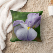 Purple Japanese Iris Flower Unfolding   クッション (ブランケット)