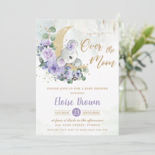 Purple Koala私たちは月の女の子の赤ちゃんシャワー上にいる 招待状 (スタンド正面)