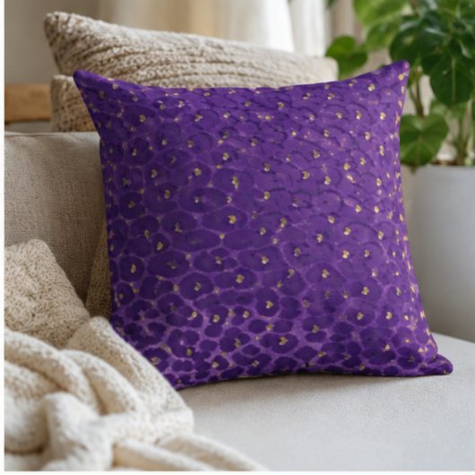 Purple Leopard Print Pattern with Gold Hearts クッション