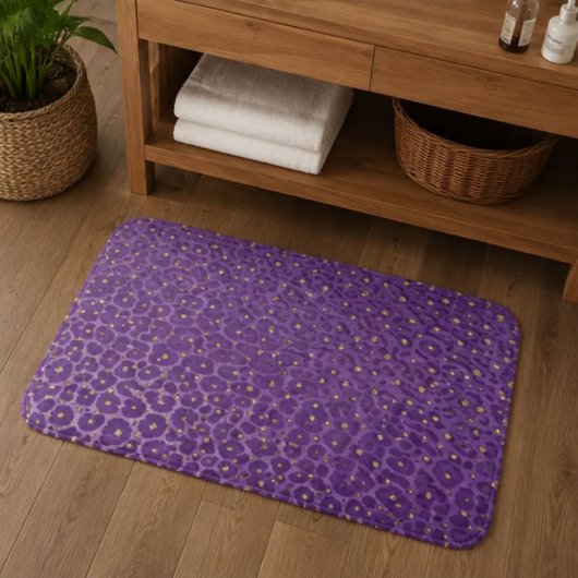 Purple Leopard Print Pattern with Gold Hearts バスマット
