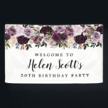 Purple Mauve Pink 50th Birthday Party Welcome 横断幕<br><div class="desc">美しく50歳エレガントの誕生日のウェルカムサイン。緑豊かなフローラ縁どは赤面とマヴューピンクのバラと共に深い紫のバラを含む。空気の良い深いの離れ深い与えの緑のは、開いた空気の良い雰囲気。名誉あるゲストの名前は書トレンディースクリプトにモダンある。残りの文字はクラシックフォント。非常に簡単カスタマイズのテンプレート。50歳の誕生日メイブバラコレクションの一部。招待状のスイートとパーティーの装飾のための調整アイテムが含まれる。品連絡もしを持って救済ください。</div>