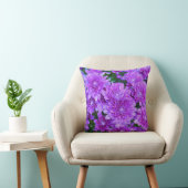 Purple Mums Throw Pillow クッション (椅子)