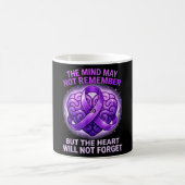 Purple ribbon the mind may not remember alzheimers コーヒーマグカップ (中央)