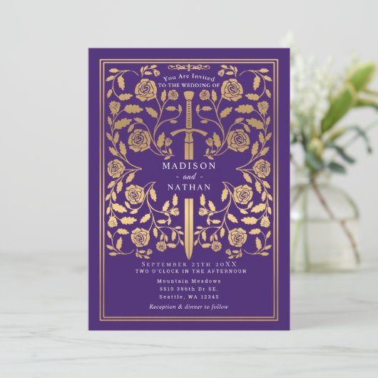Purple Royal Medieval Gold Sword Wedding QR Code 招待状 (スタンド正面)