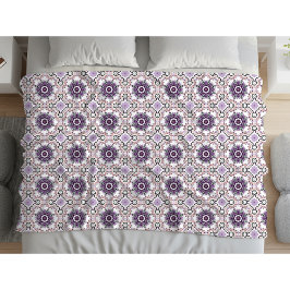 Purple, white and gray geometric mandala pattern  フリースブランケット