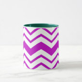 Purple White Chevron Zigzag Pattern Design  マグカップ (中央)