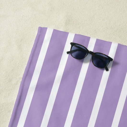 Purple White Stripes Seamless Pattern ビーチタオル (インサイチュ)