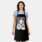 Purr-anormal Cat-tivity – ハロウィーンキャットデザイン エプロン (着用した状態)