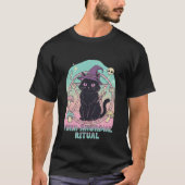 Purr-anormal Ritual Kawaii Black Cat Witch Tシャツ (正面)