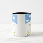 Purring Cat with Yarn Ball ツートーンマグカップ (中央)