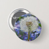 Pusteblumen Traum in blauen Vergissmeinnichtblüten 缶バッジ (正面&裏面)