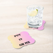 "Put It On Me" Quote Coaster – Fun & Flirty ペーパーコースター (インサイチュ)