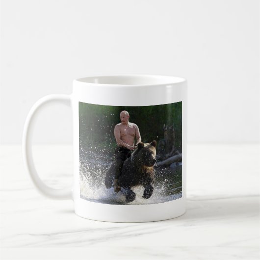 Putinはくまに乗ります! コーヒーマグカップ (左)